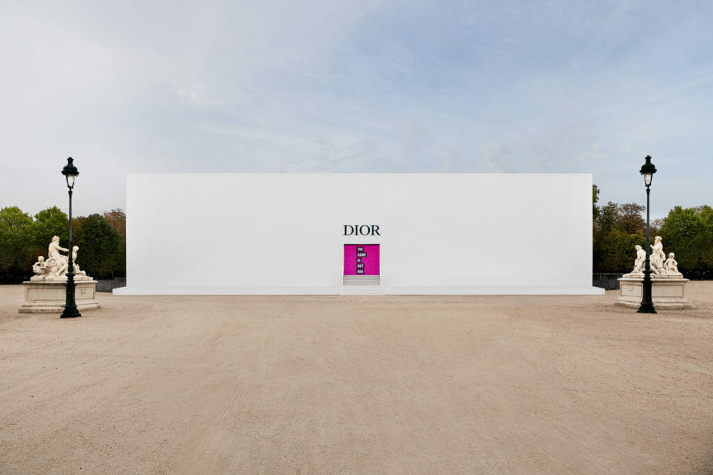 dior rtw ss24 scenography outside © adrien dirand 3