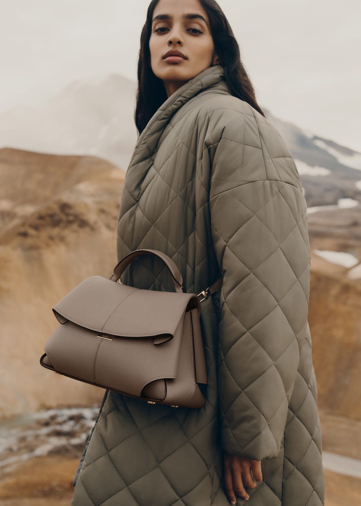 02 daily bag taupe 388 2000x2800px (1)