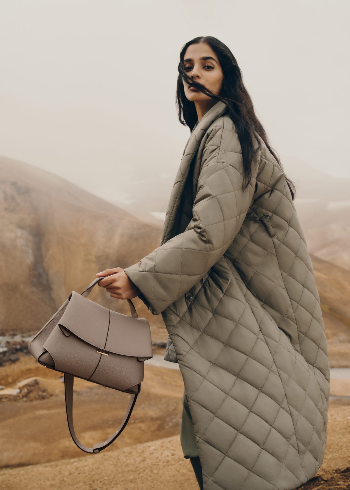 02 daily bag taupe 483 2000x2800px (1)