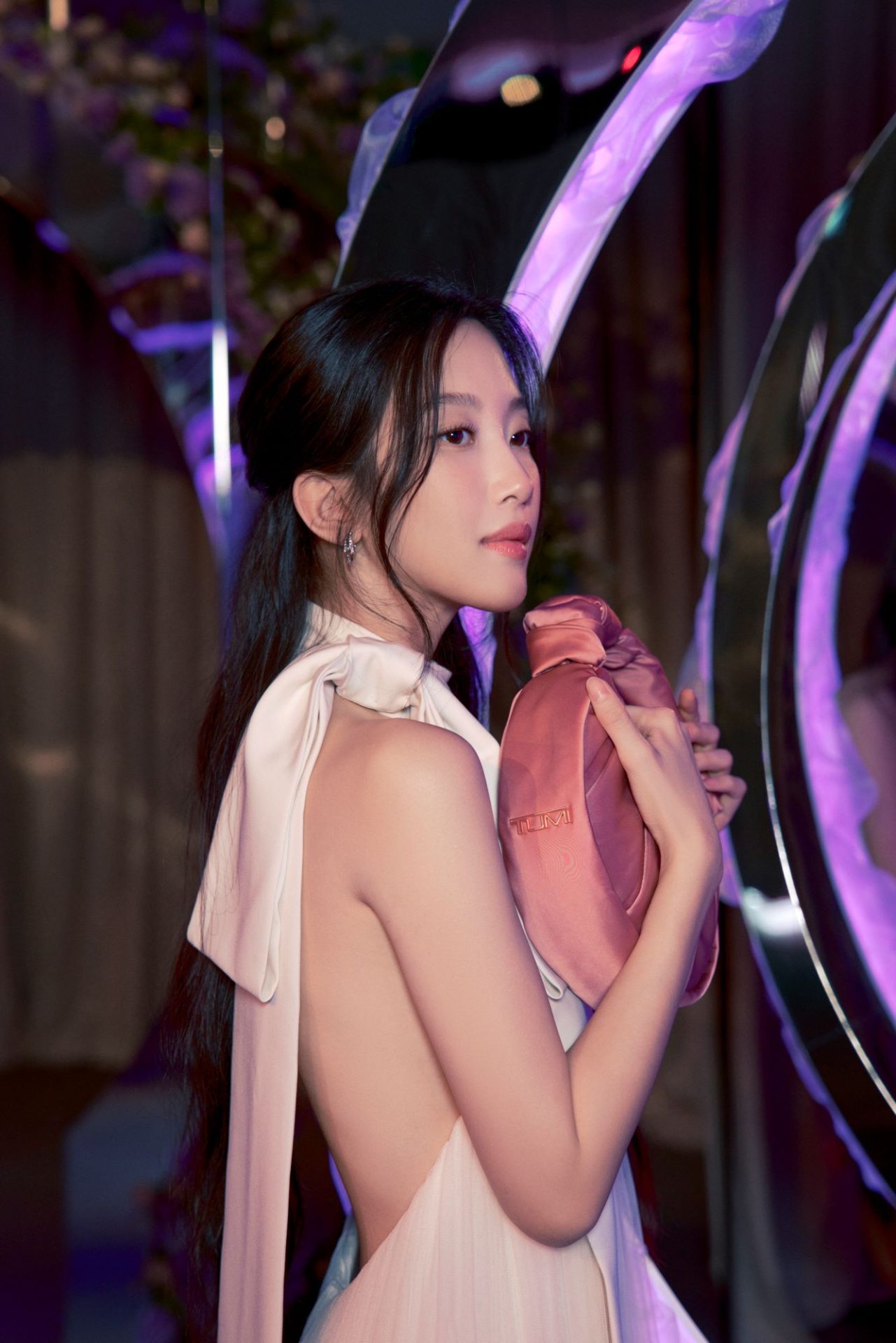 mun ka young with tumi asra small crossbody in cameo rose