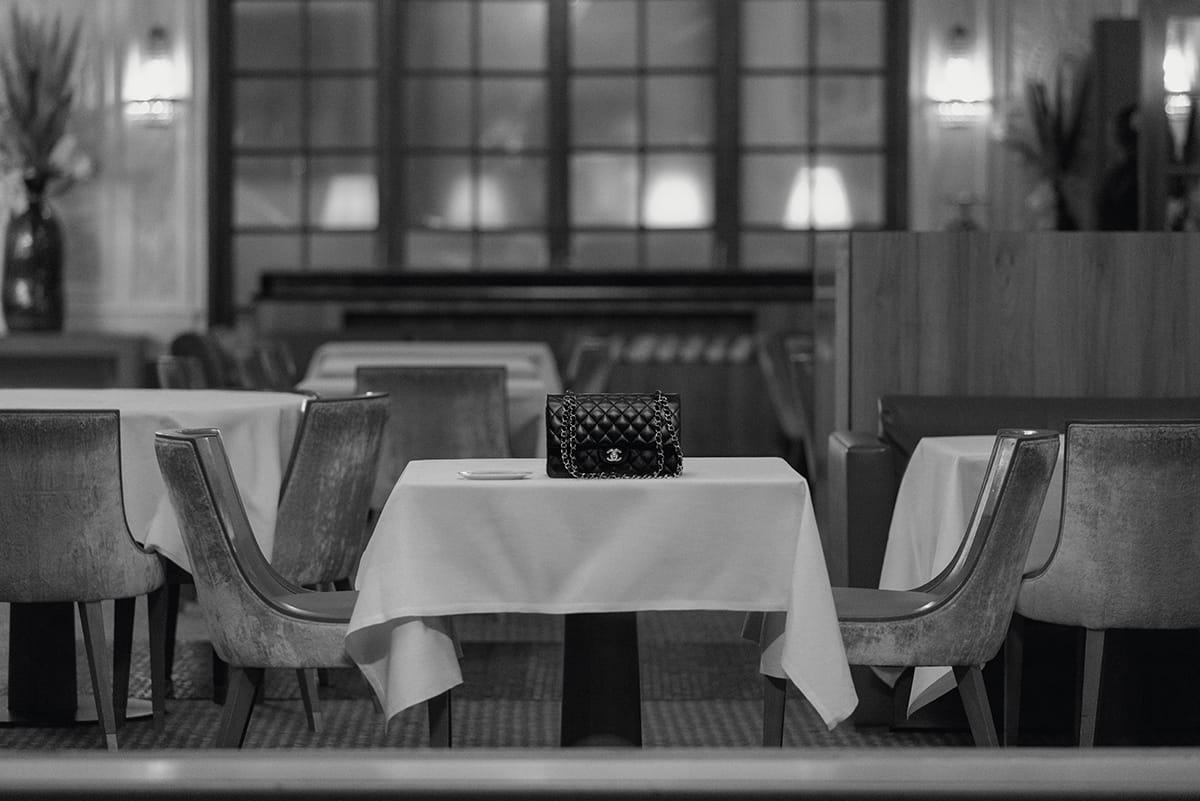 the chanel iconic handbag campaign making of photo inez & vinoodh (4)