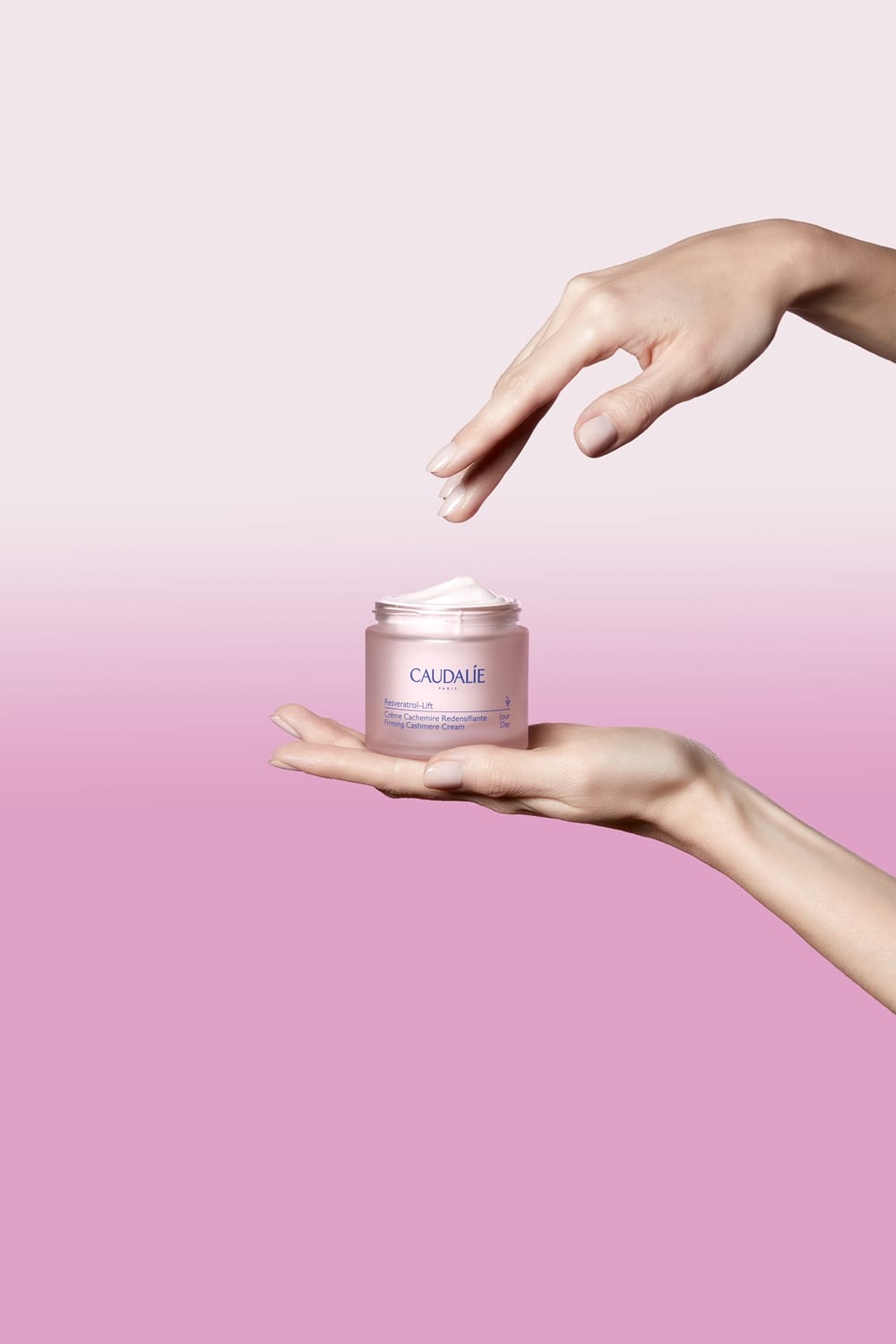 10009733 rvlift cachemire hands