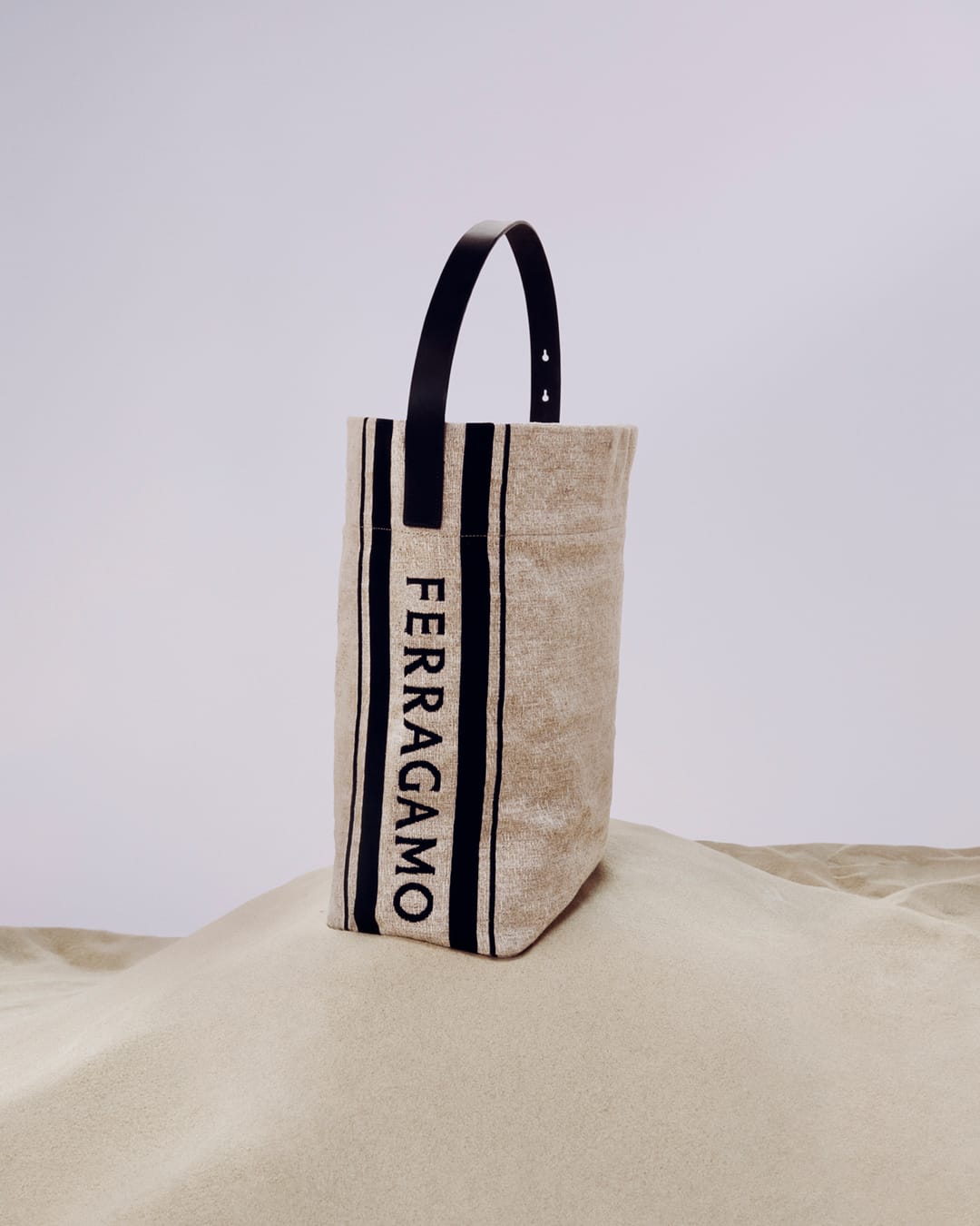 ferragamo pf24 still life m jacq. natural shopper 068