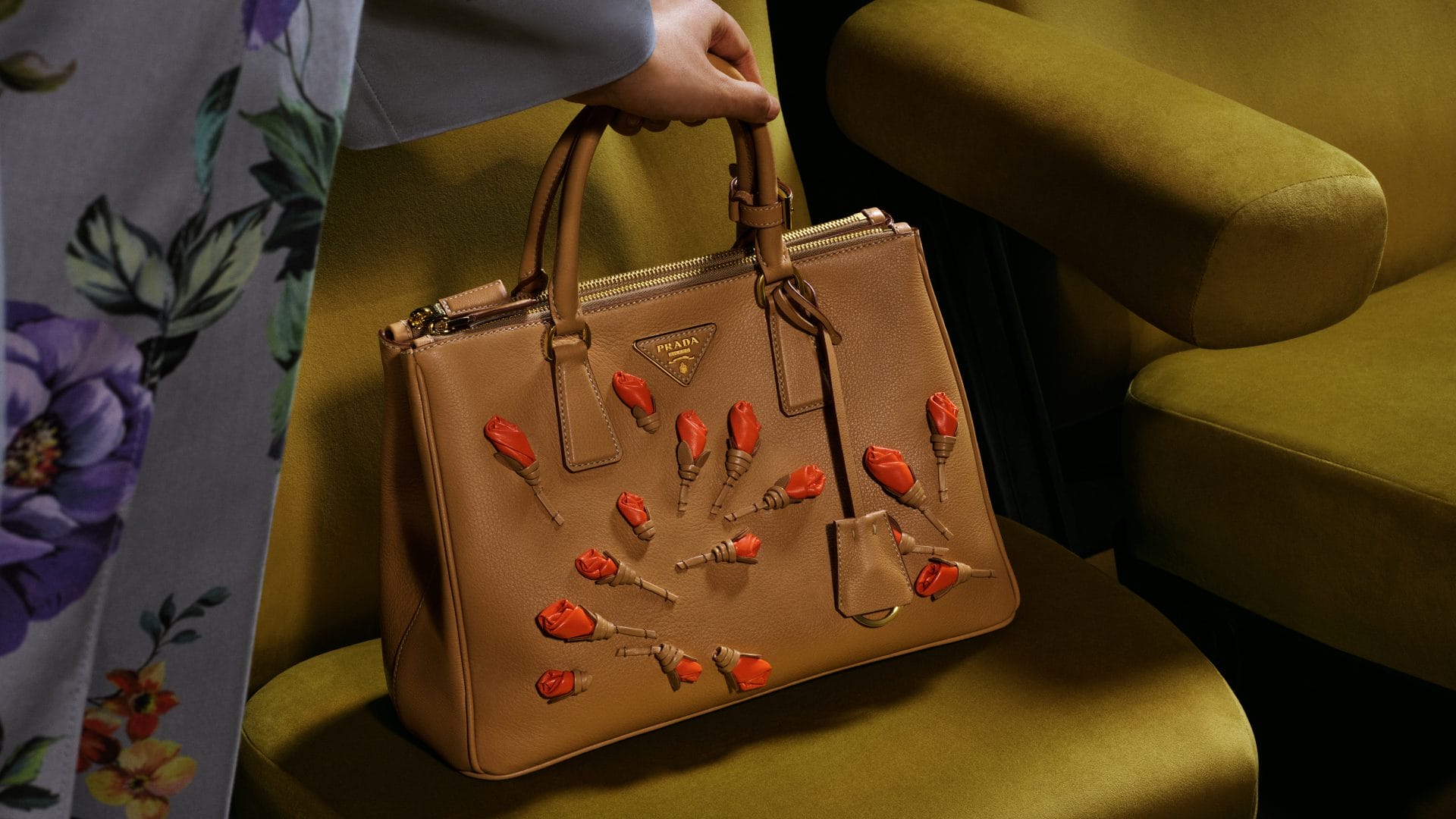 prada galleria bag ambiented still life (5)