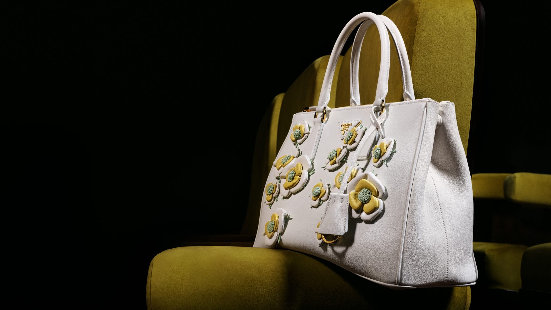 prada galleria bag ambiented still life (7)