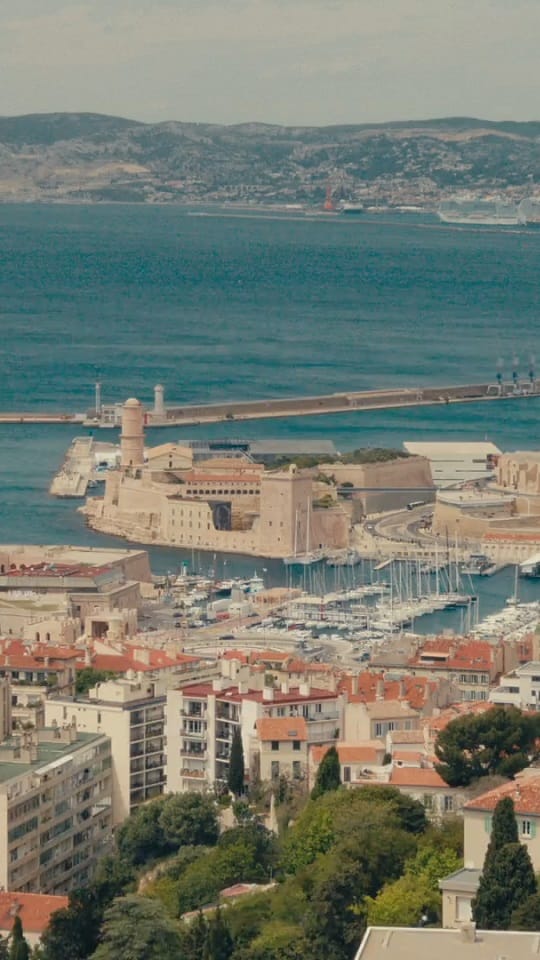 chanel cruise 2024 25 show radio chanel teaser vertical